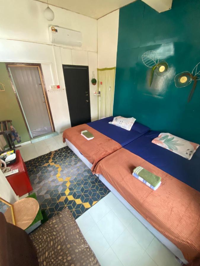 Pesona Backpackers Inn Кота Бару Екстериор снимка